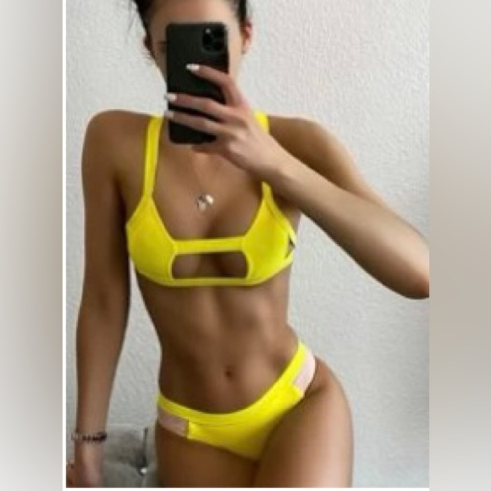 Criss cross bikini set